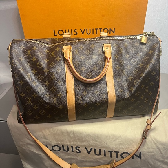 KEEPALL 45 LOUIS VUITTON
DUFFLE TRAVEL WEEKENDER BAG
CROSSBODY DUFFLE BAG/BOX - Picture 16 of 16